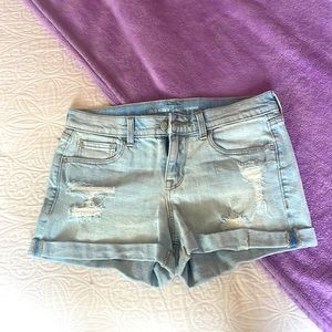 GOOD AS NEW Old Navy Women’s Light Wash Boyfriend Jean Shorts